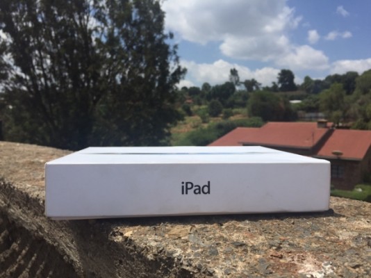 Apple iPad 4th Gen(64GB, Wi-Fi Cellular Black) Retina Display Boxed